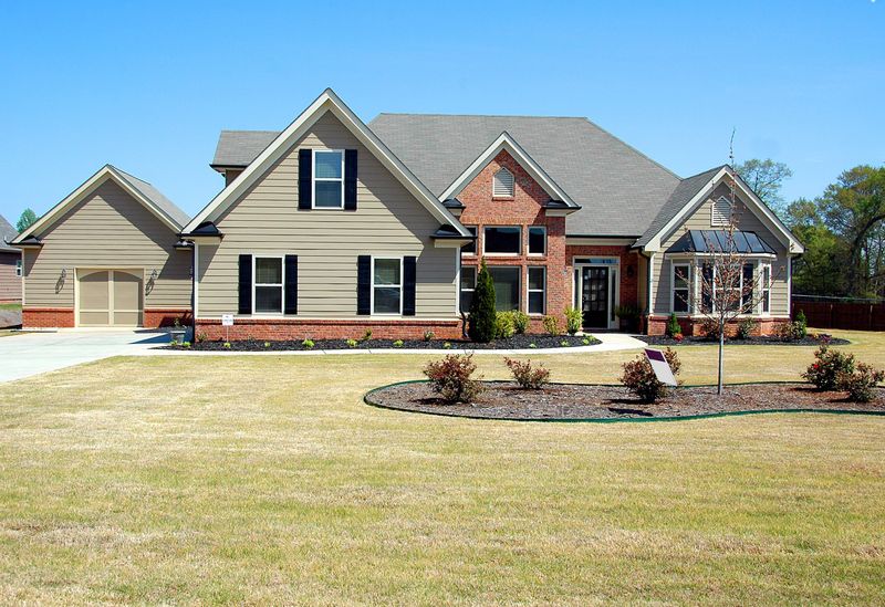 Estate Motor Court and Modern Pavers