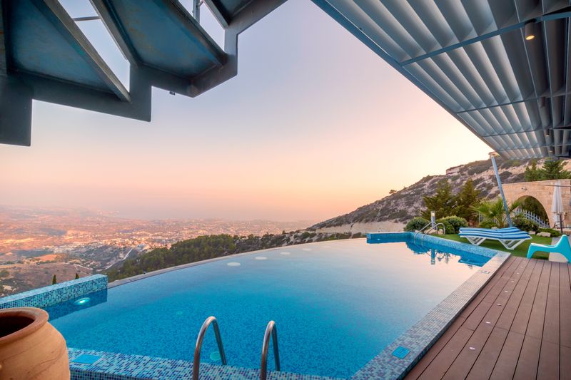 Tropical Infinity Pool and Hardscape